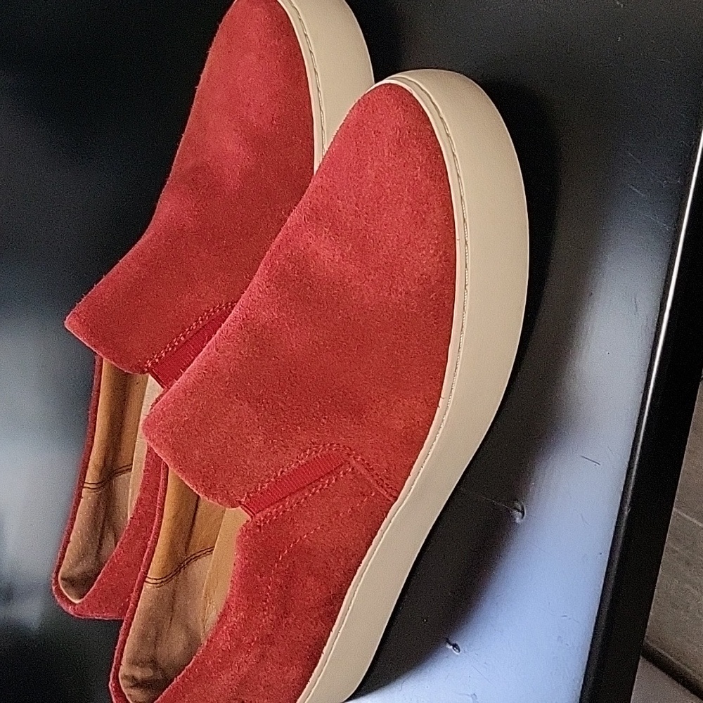 FRYE Red suede leather slip on loafers sz 9M
